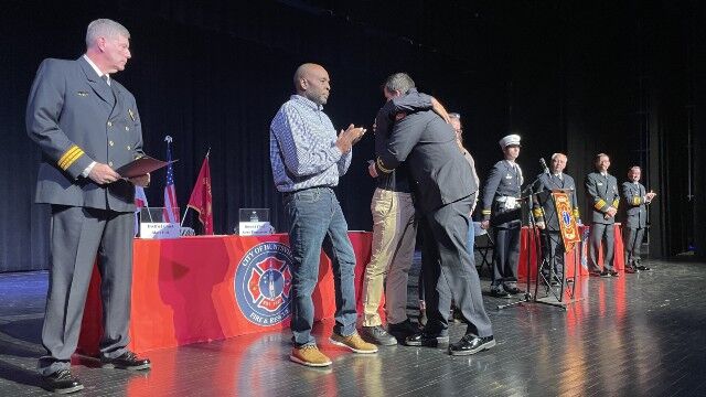Âé¶¹´«Ã½ firefighters award ceremony